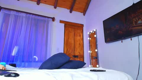 Isa online show from 11/21/25, 11:36