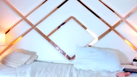 ISABELA online show from 01/10/25, 03:16