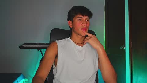 Snapshot of isaac__efx chatting on 12/12/24, 01:43 isaac online show from 12/12/24, 01:43