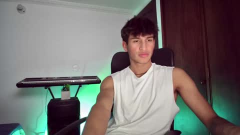 Snapshot of isaac__efx chatting on 01/05/25, 04:04 isaac online show from 01/05/25, 04:04