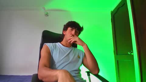 Snapshot of isaac__efx chatting on 09/29/25, 08:02 isaac online show from 09/29/25, 08:02