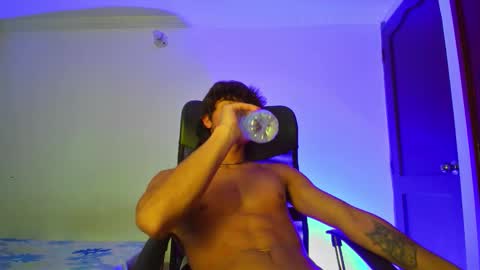 Snapshot of isaac__efx chatting on 10/16/25, 10:44 isaac online show from 10/16/25, 10:44