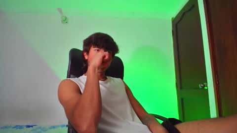 Snapshot of isaac__efx chatting on 10/22/25, 03:07 isaac online show from 10/22/25, 03:07