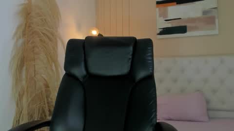 isaac_cryston online show from 11/08/25, 09:57