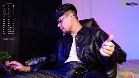 Isaac Saenz. online show from 11/09/25, 12:31