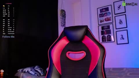 Isaac Saenz. online show from 11/22/25, 12:09