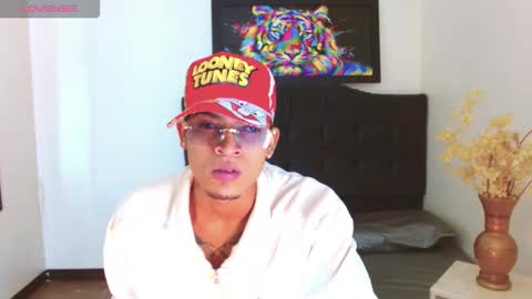 Isaacas online show from 11/19/25, 11:32