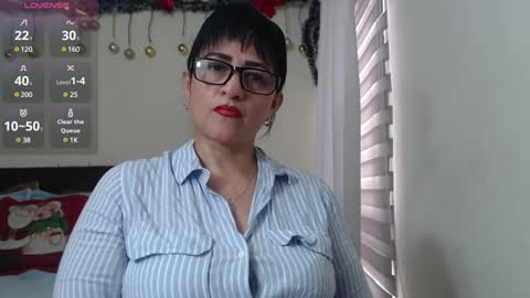 Snapshot of isabeel_sofia01 chatting on 01/05/25, 03:02 Isabeel Sofia online show from 01/05/25, 03:02
