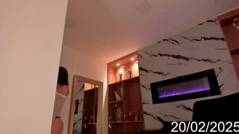 Snapshot of isabel_escorcia chatting on 02/20/25, 05:12 Isabel online show from 02/20/25, 05:12