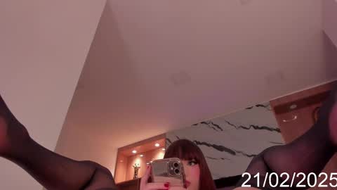 Snapshot of isabel_escorcia chatting on 02/21/25, 09:02 Isabel online show from 02/21/25, 09:02