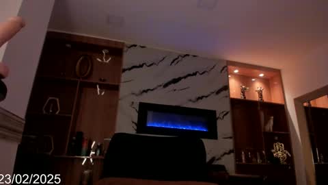 Snapshot of isabel_escorcia chatting on 02/23/25, 09:22 Isabel online show from 02/23/25, 09:22