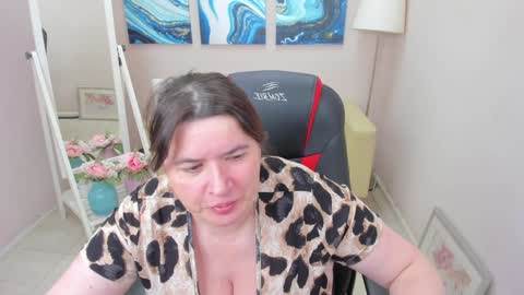 Snapshot of isabelabell chatting on 01/25/25, 12:58 Isabela online show from 01/25/25, 12:58