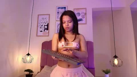 Snapshot of isabelgh_ chatting on 10/10/25, 03:49 isabelgh_ online show from 10/10/25, 03:49