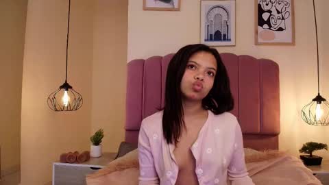 Snapshot of isabelgh_ chatting on 11/11/25, 03:28 isabelgh_ online show from 11/11/25, 03:28