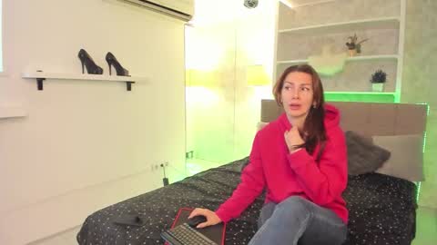 Snapshot of isabelkiss chatting on 10/20/25, 06:25 IsabelKiss online show from 10/20/25, 06:25