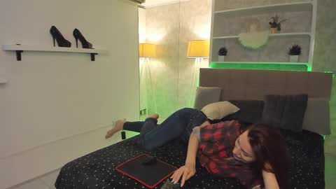 Snapshot of isabelkiss chatting on 10/22/25, 06:24 IsabelKiss online show from 10/22/25, 06:24