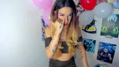 Snapshot of isabell_xstar chatting on 12/13/24, 10:23 isa 3 online show from 12/13/24, 10:23