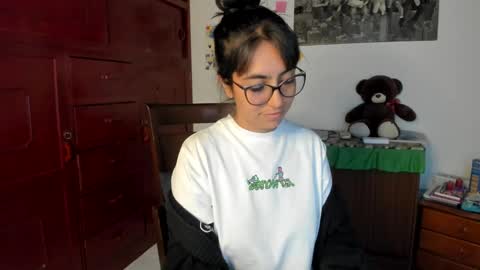 Isabella22 1 online show from 12/03/24, 10:29