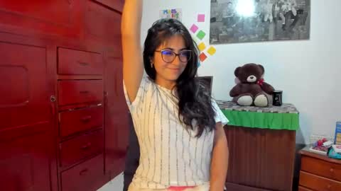 Isabella22 1 online show from 01/09/25, 03:58