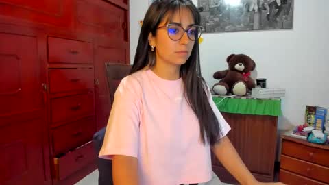 Isabella22 1 online show from 01/12/25, 04:00