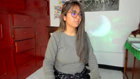 Isabella22 1 online show from 02/10/25, 05:19