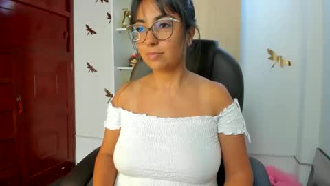 Isabella22 1 online show from 11/06/25, 07:15