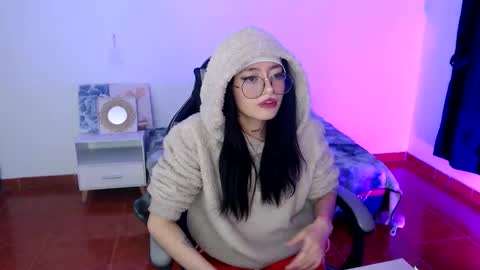 Snapshot of isabella__777 chatting on 11/21/25, 04:22 isabella__777 online show from 11/21/25, 04:22