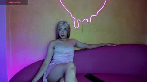 Isabella  online show from 10/11/25, 07:01