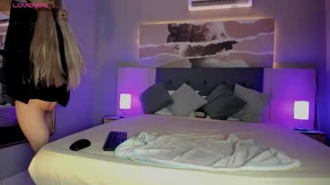 Isabella  online show from 11/01/25, 07:05