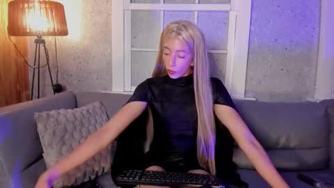 Isabella  online show from 11/11/25, 02:22