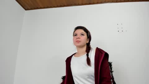 isabella_jaramillo online show from 10/30/25, 12:17