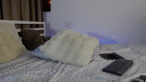 Isabella online show from 11/14/25, 04:44