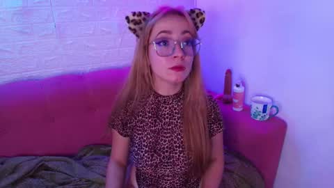 Isabella online show from 11/25/25, 01:16