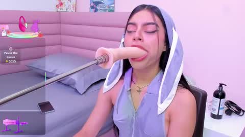 Snapshot of isabella_santos1 chatting on 02/28/25, 12:42 Isabella online show from 02/28/25, 12:42