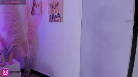 Isabella White online show from 10/15/25, 06:08