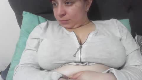 isabellaa_hills_ online show from 11/14/25, 04:06