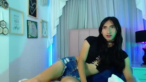 Snapshot of isabelledaza chatting on 12/02/25, 01:05 Isabelle Daza online show from 12/02/25, 01:05