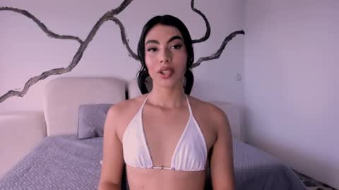 Snapshot of isabellefoxx chatting on 02/11/25, 09:03 Isa online show from 02/11/25, 09:03