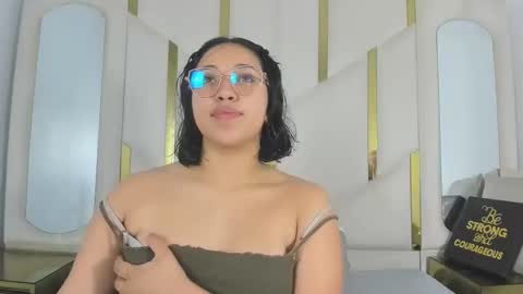 isabellrodriguez18 online show from 11/17/25, 04:07