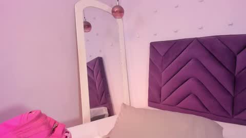 Isabellsmmith online show from 09/28/25, 07:41