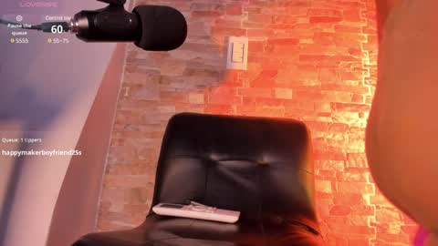 Snapshot of isabelsexysmile_ chatting on 01/31/25, 08:01 Isabel M online show from 01/31/25, 08:01