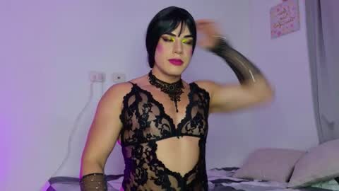 Isabella Hilton online show from 10/16/25, 06:09