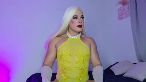 Isabella Hilton online show from 10/17/25, 03:03