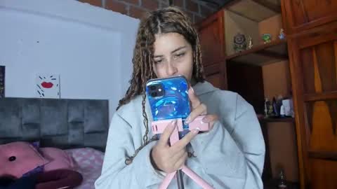 Snapshot of isangel_ chatting on 09/26/25, 03:32 Isabela online show from 09/26/25, 03:32