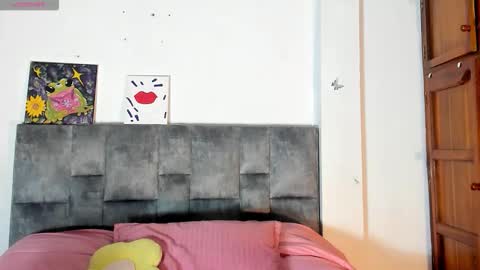 Snapshot of isangel_ chatting on 11/18/25, 02:28 Isabela online show from 11/18/25, 02:28