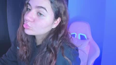 Snapshot of isarhodes_ chatting on 12/21/24, 01:36 Isa online show from 12/21/24, 01:36