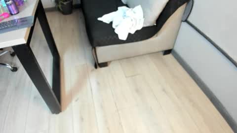 I S A  S AN D E R S  online show from 11/16/25, 07:19