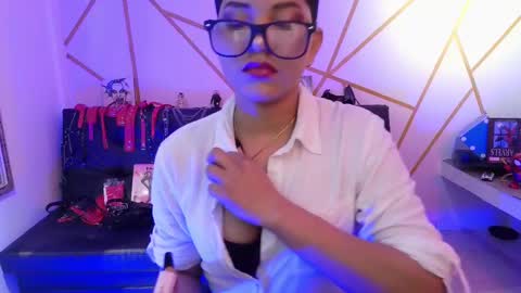 Snapshot of ise_lunny chatting on 10/04/25, 12:19 isabela online show from 10/04/25, 12:19