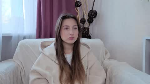 Snapshot of isidramcvea chatting on 10/17/25, 08:17 Olivia online show from 10/17/25, 08:17