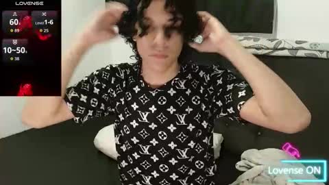 Snapshot of isidroglasc chatting on 10/17/25, 03:10 Isidro online show from 10/17/25, 03:10